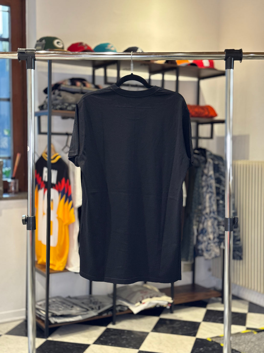 Givenchy T-Shirt COND: 9.9/10