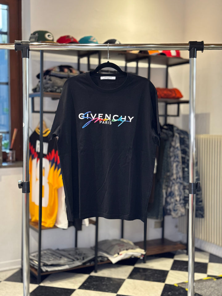 Givenchy T-Shirt COND: 9.9/10