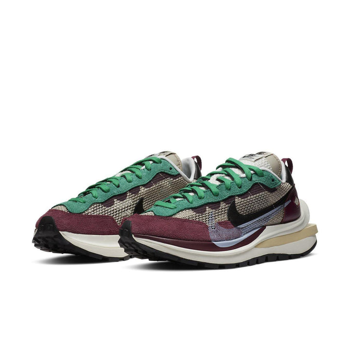 Nike Vaporwaffle “sacai Villain Red Neptune Green”